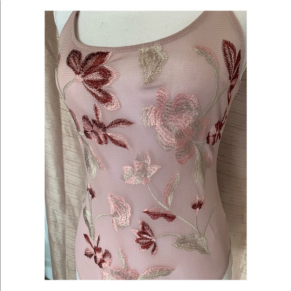Express Mauve Embroidered sheer bodysuit - Picture 5 of 8